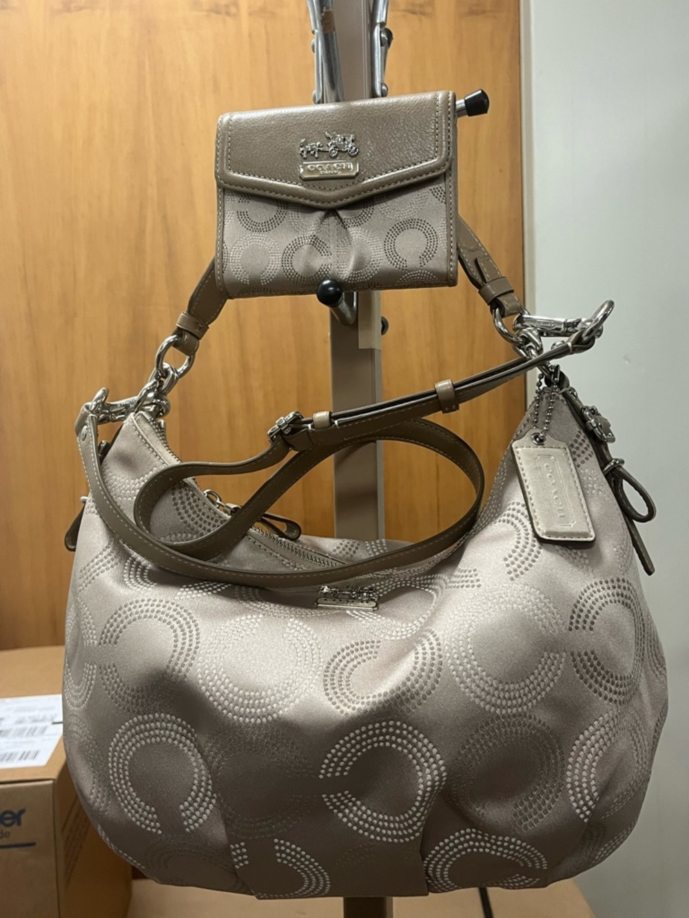 Authentic Coach Madison Hobo,  Hobo Bag Gray/Silver Op Art, wallet sold as set - Picture 3 of 10